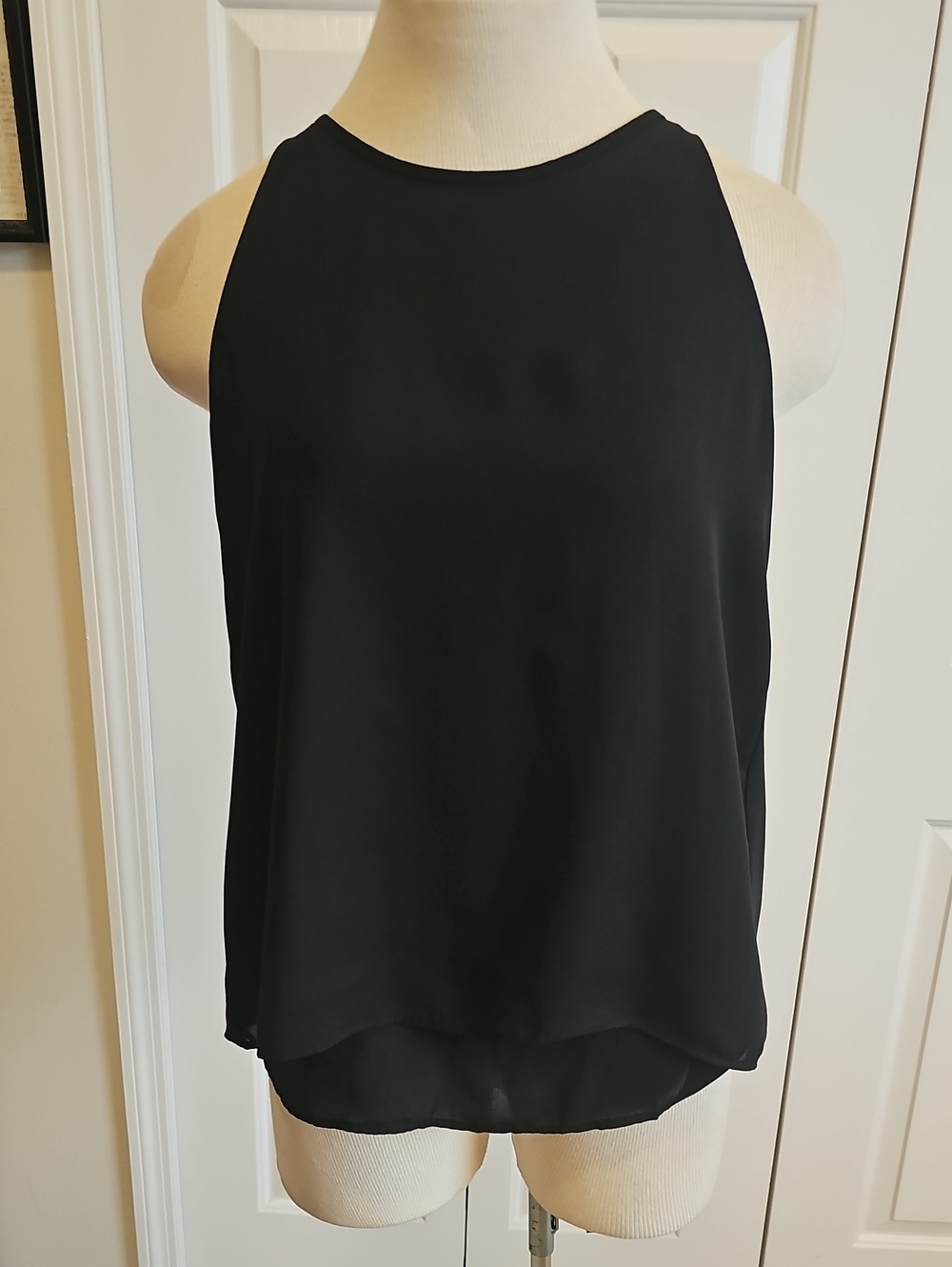 mercer & madison Black High-Neck Sleeveless Camisole. Back Pleat. Sz Small.